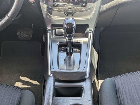 Used 2019 Nissan Sentra SV FWD image 18