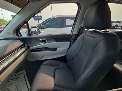 Used 2024 Kia Carnival LX image 13