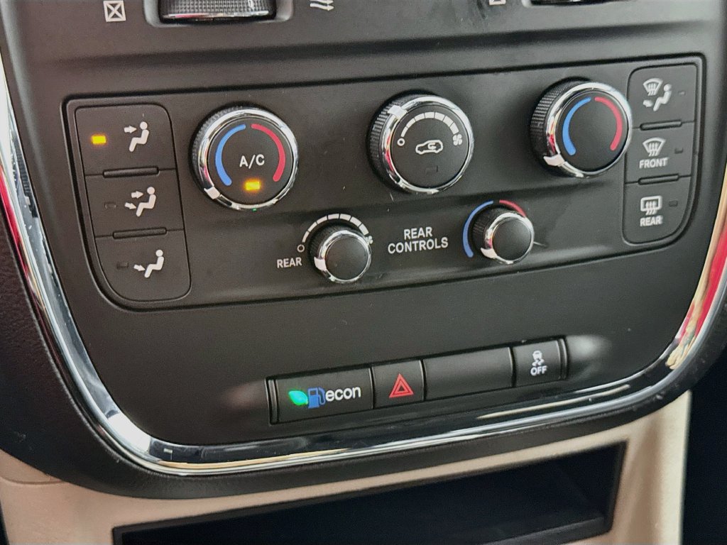 Used 2017 Dodge Grand Caravan SXT FWD image 17