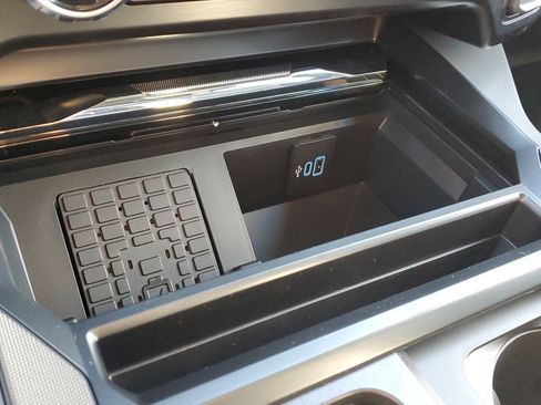 New 2026 Ford F250 Lariat w/ Black Appearance Package image 29