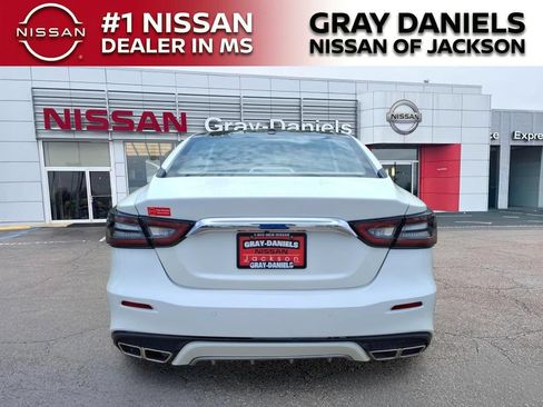 Used 2023 Nissan Maxima Platinum w/ Sport Mat Group FWD image 6