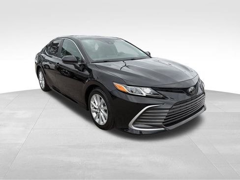 Used 2023 Toyota Camry LE image 8