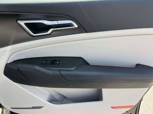 Certified 2026 Kia Sportage EX FWD image 11