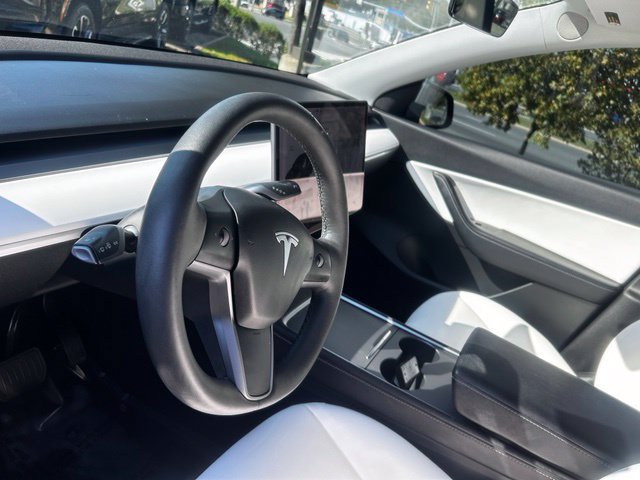 Used 2022 Tesla Model Y Long Range AWD/4WD image 13