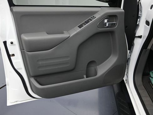 Used 2021 Nissan Frontier SV w/ Midnight Edition Floor Mats image 10