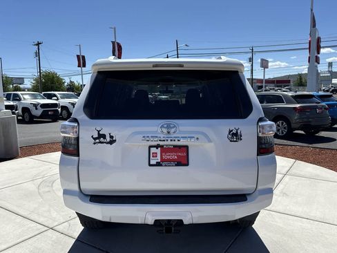Used 2016 Toyota 4Runner SR5 AWD/4WD image 4
