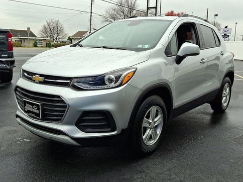 Used 2022 Chevrolet Trax LT w/ LT Convenience Package image 3
