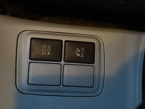 Used 2014 Toyota Prius C Two image 74