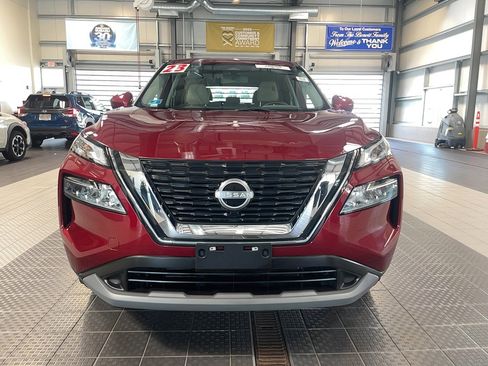 Used 2023 Nissan Rogue SV image 2
