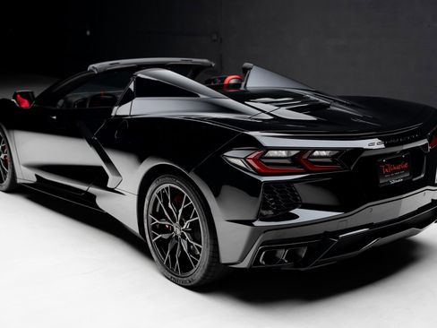 Used 2025 Chevrolet Corvette Stingray Convertible w/ 1LT image 25