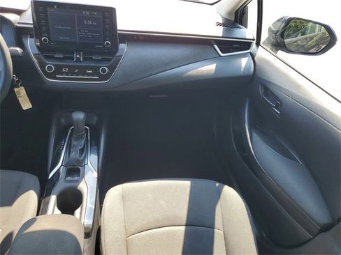 Used 2022 Toyota Corolla LE image 16