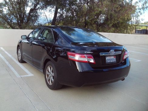 Used 2011 Toyota Camry LE FWD image 5