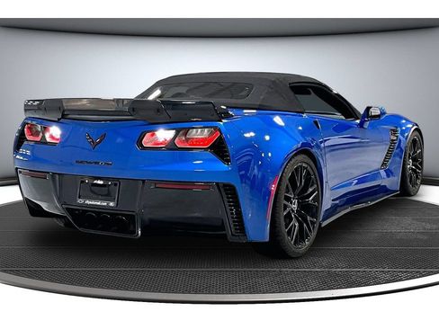 Used 2015 Chevrolet Corvette Z06 w/ 3LZ Preferred Equipment Group RWD image 16