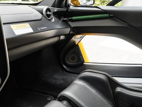 Used 2019 McLaren Senna image 32