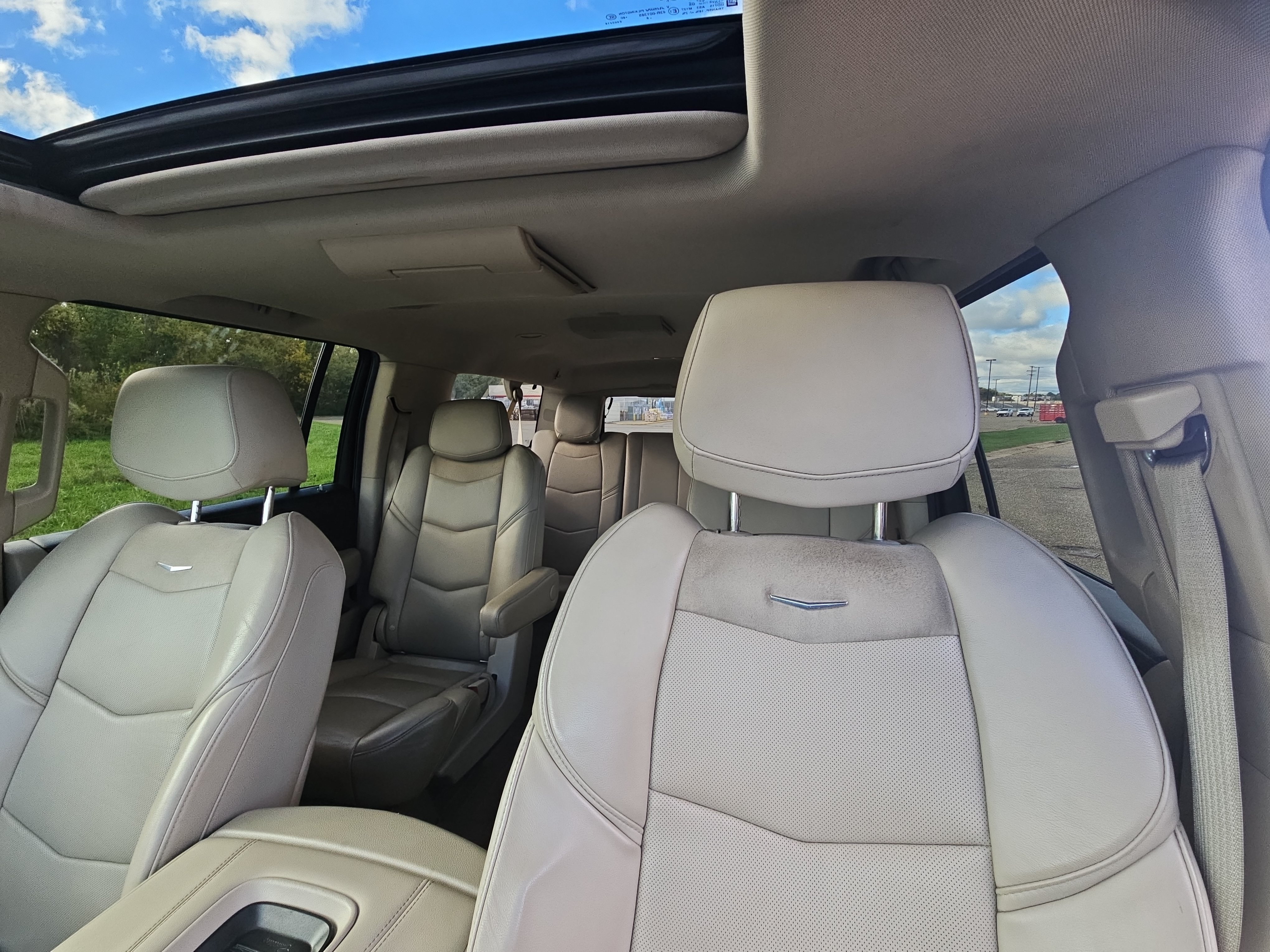 Used 2019 Cadillac Escalade ESV Premium Luxury AWD/4WD image 21