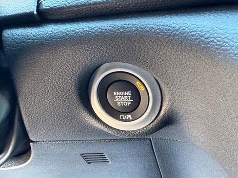 New 2025 Chrysler Pacifica Select image 12