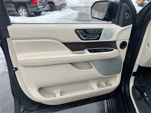 Used 2019 Lincoln Navigator Reserve image 23