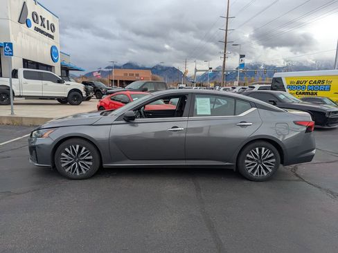Used 2024 Nissan Altima 2.5 SV FWD image 8