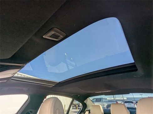 Used 2021 BMW 540i w/ Premium Package image 23