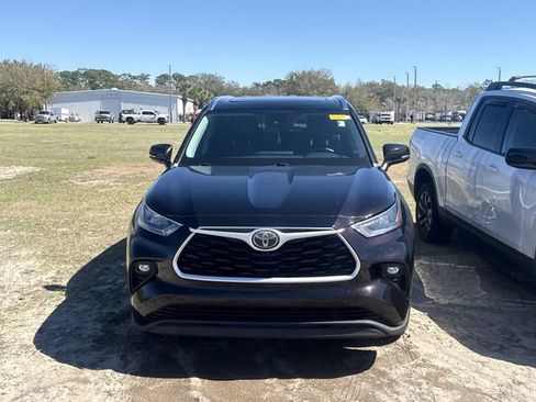 Used 2020 Toyota Highlander XLE image 3