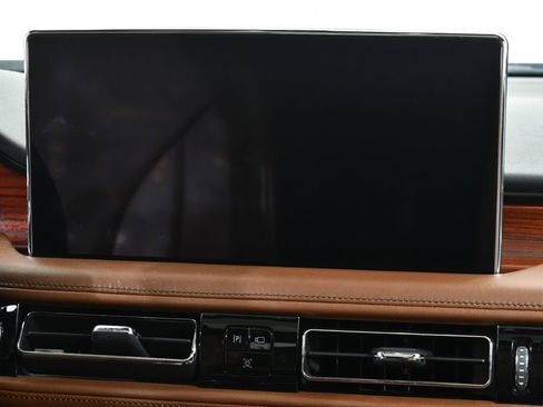 Used 2022 Lincoln Nautilus Reserve w/ Equipment Group 201A AWD/4WD image 9