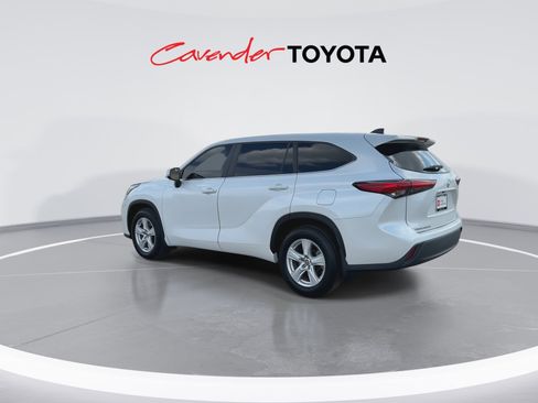 Used 2023 Toyota Highlander L image 6