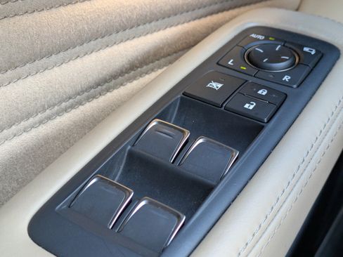 Used 2023 Lexus LS 500 w/ Interior Upgrade Package image 22