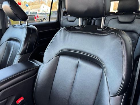 Used 2023 Jeep Grand Cherokee L Limited w/ Black Appearance Package image 24