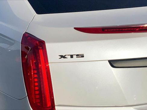 Used 2016 Cadillac XTS Luxury w/ Driver Awareness Package FWD image 9