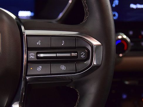 Used 2023 GMC Canyon Denali image 21