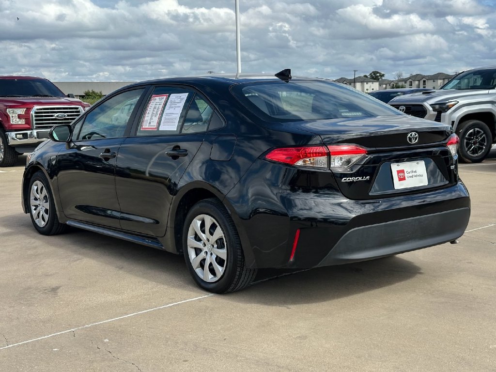 Certified 2025 Toyota Corolla LE FWD image 5