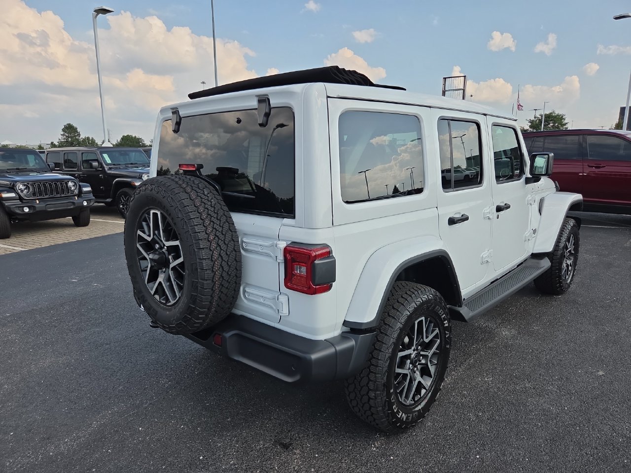 New 2027 Jeep Wrangler Unlimited Sahara AWD/4WD image 31