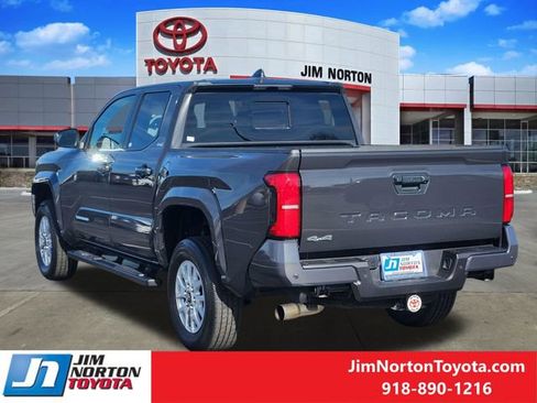 Used 2025 Toyota Tacoma SR5 w/ SR5 Upgrade Package image 8