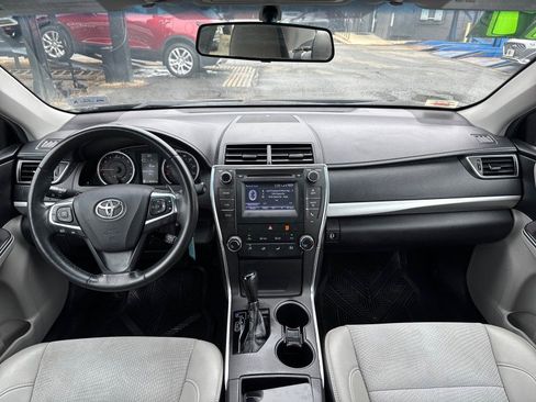 Used 2017 Toyota Camry SE image 18