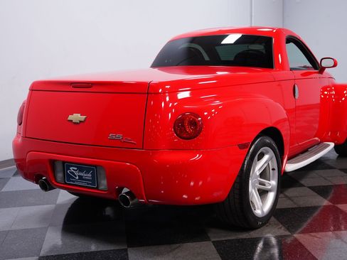 Used 2005 Chevrolet SSR image 11