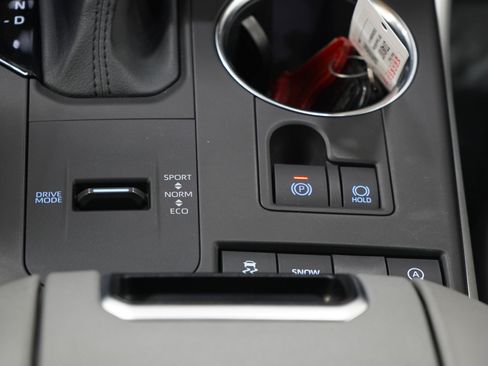 Used 2021 Toyota Highlander XLE FWD image 18