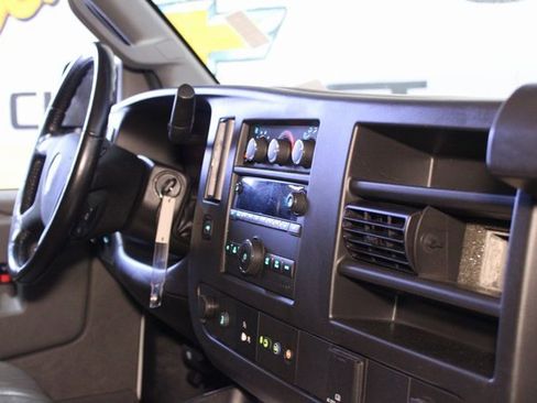 Used 2023 GMC Savana 2500 Extended image 9