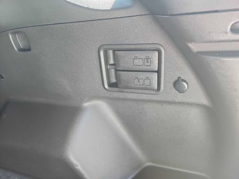 Used 2018 Chevrolet Equinox LT w/ Sun & Infotainment Package image 30