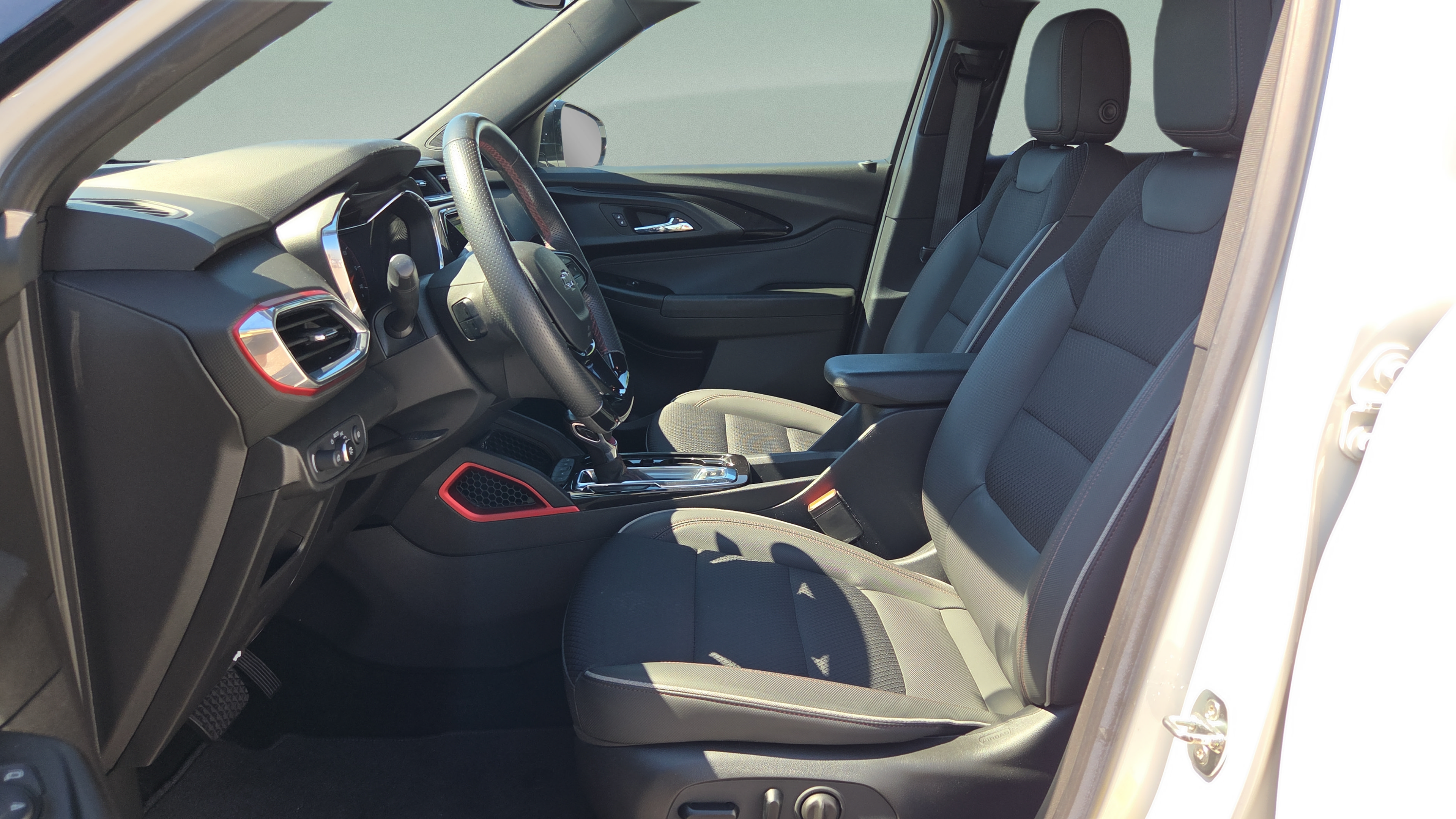 Used 2023 Chevrolet TrailBlazer RS w/ Convenience Package FWD image 10