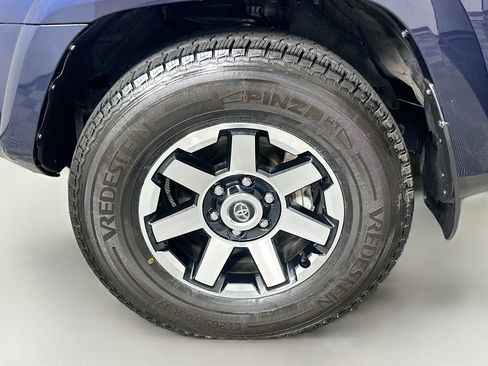 Certified 2023 Toyota 4Runner TRD Off-Road Premium w/ Moonroof Package AWD/4WD image 32
