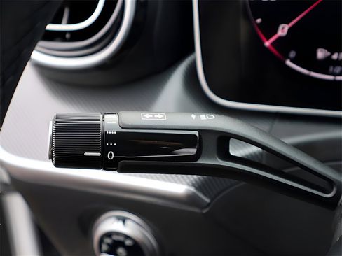 Used 2025 Mercedes-Benz C 300 4MATIC Sedan image 34