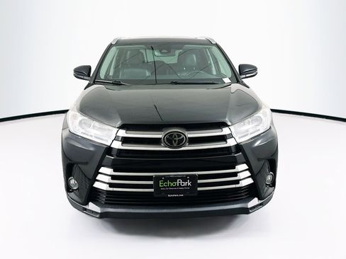 Used 2018 Toyota Highlander XLE image 2