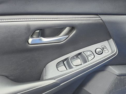 Used 2024 Nissan Sentra SV FWD image 29