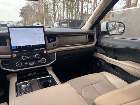 Used 2024 Ford Expedition Max Limited image 12