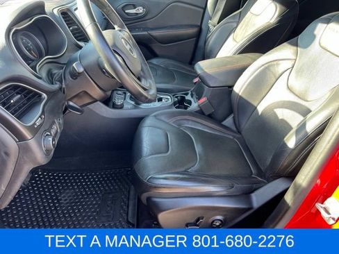 Used 2019 Jeep Cherokee Trailhawk AWD/4WD image 13