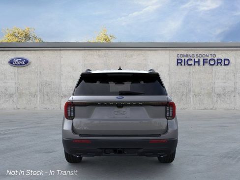 New 2026 Ford Explorer Active RWD image 5