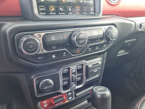 Used 2022 Jeep Gladiator Rubicon w/ LED Lighting Group AWD/4WD image 29