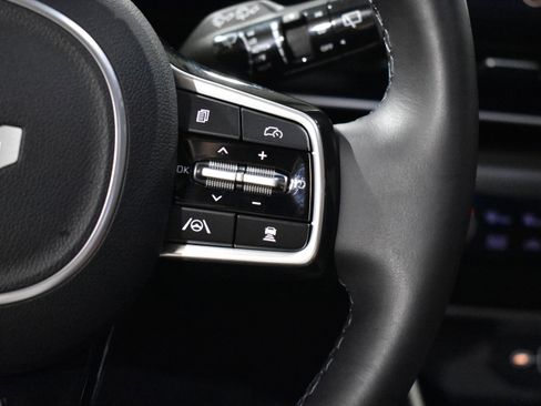 Used 2025 Kia Carnival SX Prestige image 17