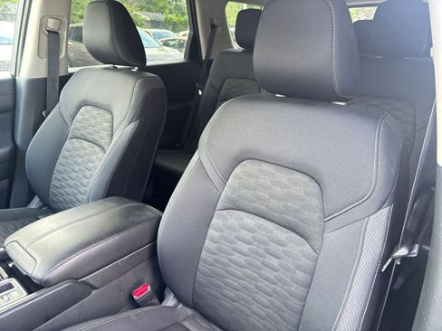 Used 2025 Nissan Pathfinder SV FWD image 38