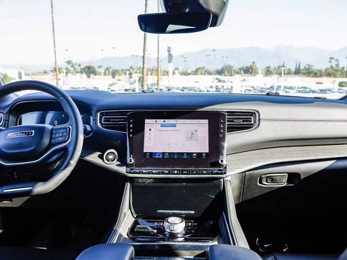 Certified 2024 Jeep Wagoneer Series II image 13